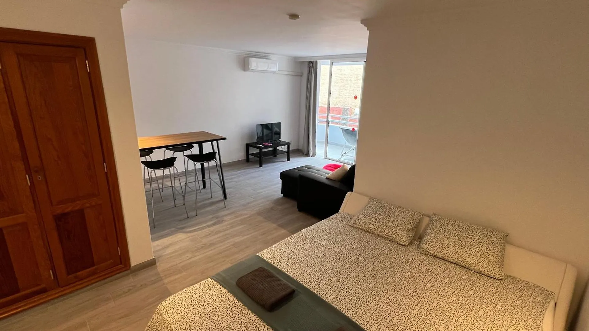 Air Conditioning, Private Parking And Fully Equipped Kitchen In Hotel Room In Golf Del Sur, Tenerife San Miguel de Abona 0*,  Španělsko
